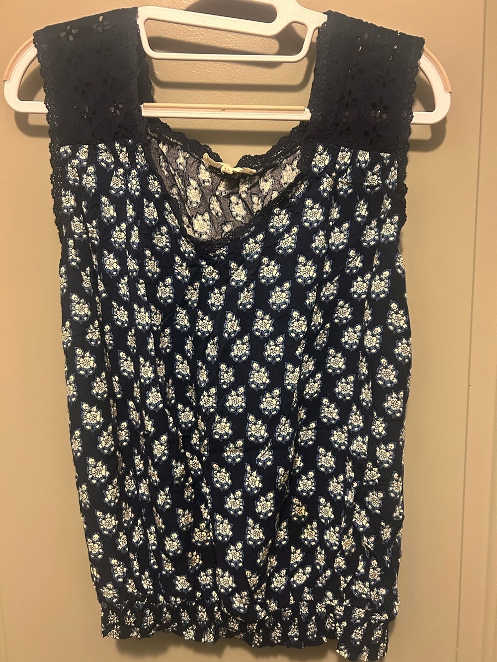 Solitaire Classic sleeveless Navy and White Floral Lace-Trim Top